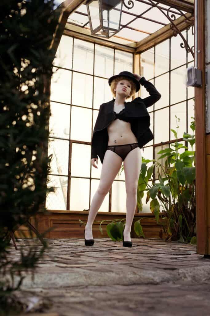 editorial style boudoir photo shoot